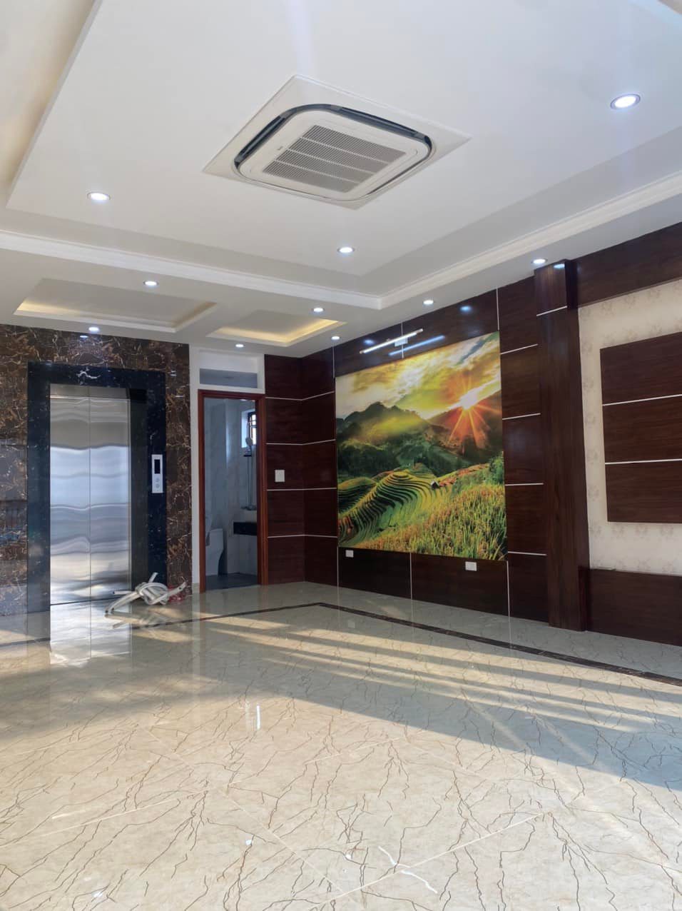 Bán nhà mặt phố Minh Khai, 6 tầng thang máy, DT 55m2x6 tầng, mặt tiền 5,5m, nhỉnh 24 tỷ.