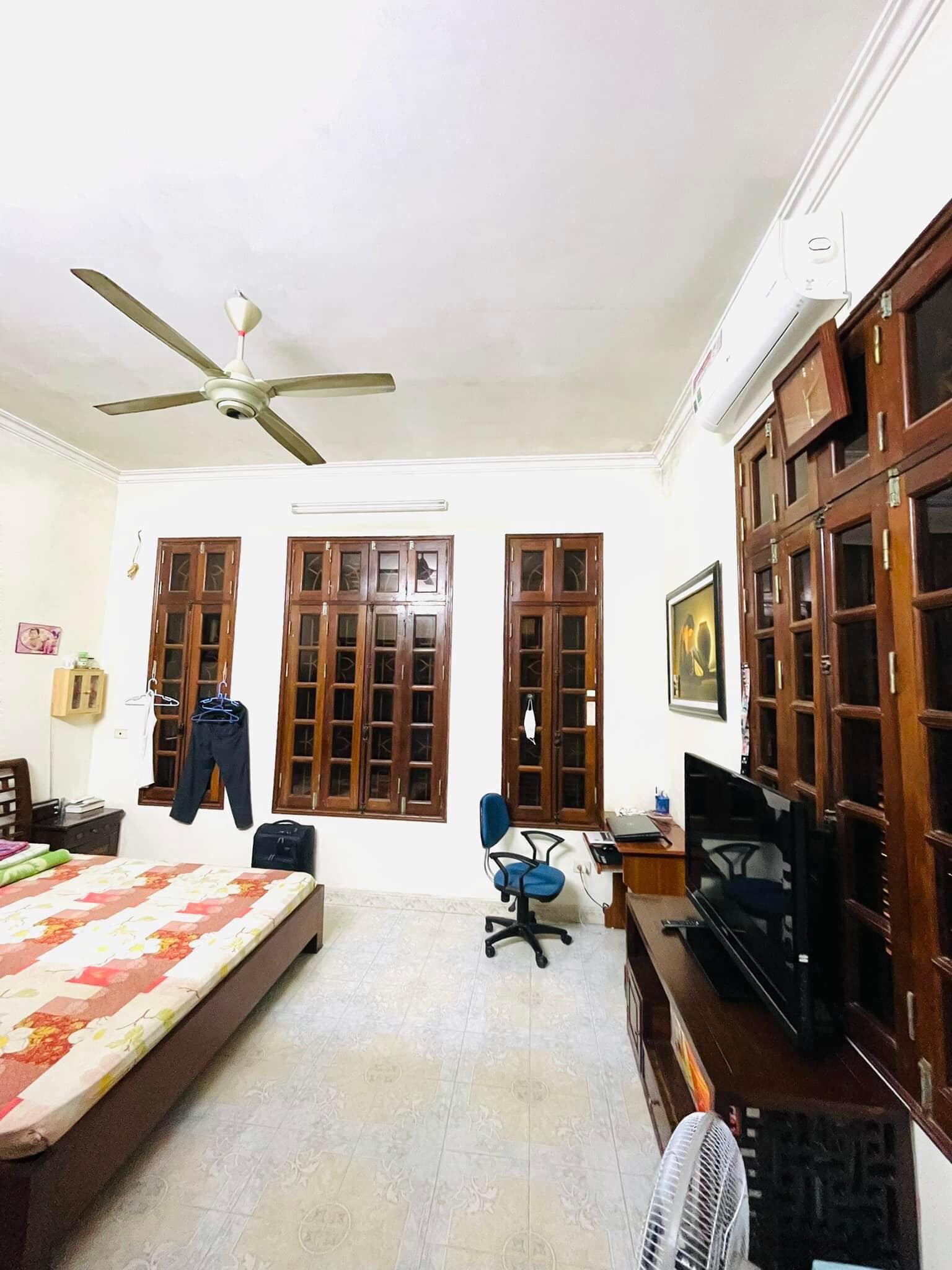 PHÂN LÔ - Ô TÔ TRÁNH - LÔ GÓC 3 THOÁNG - KHU QUÂN ĐỘI - 100M RA HOÀNG QUỐC VIỆT 15 TỶ