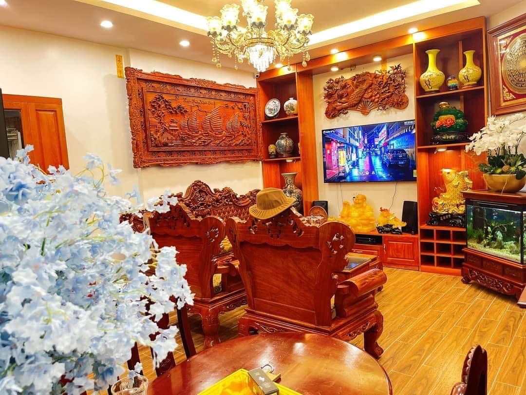 Bán Nhà chính chue tại Phố Nhân hoà- Thanh xuân, tặng nội thất sịn, 4 chỗ đỗ cửa- ngõ thông 4 Tầng, MT7.5m giá 7.8 tỷ.