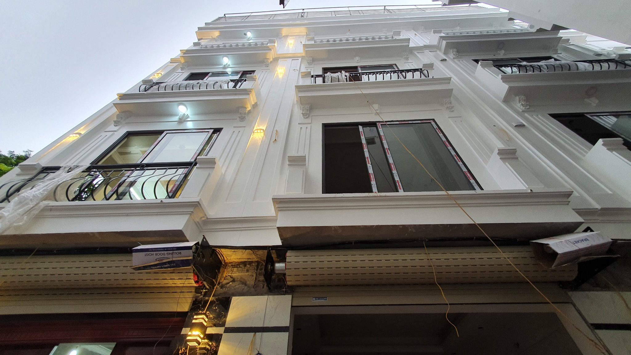 Cần bán nhà mới xây tổ 5 sau bến xe Yên Nghĩa 2,6 tỷ DT 35m2, 4T đường thông thoáng ô tô đỗ gần