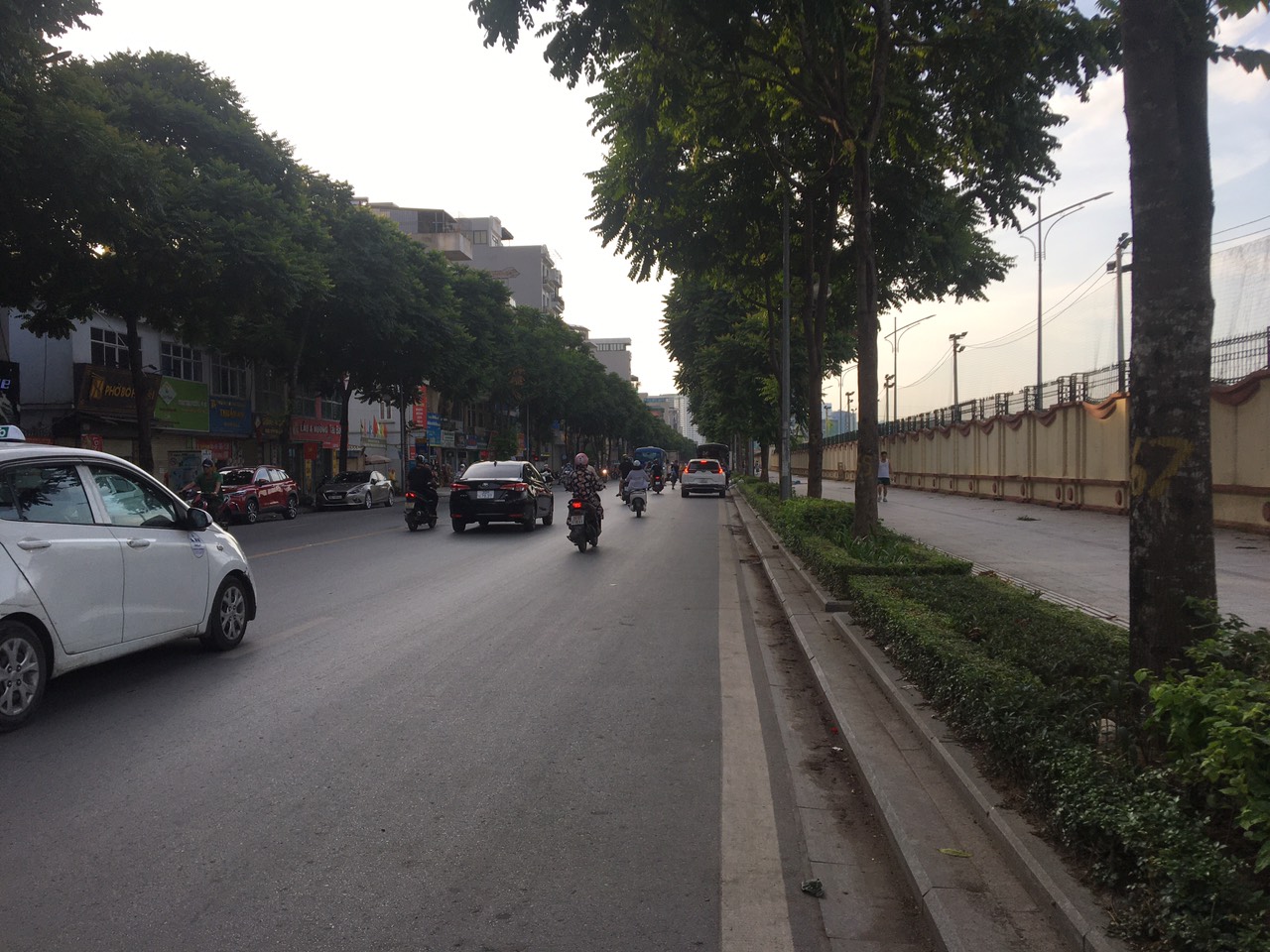 Bán tòa nhà 8 tầng mặt phố Lê Trọng Tấn 190m2 , Vị trí tốt 63 tỷ