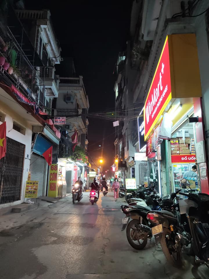 Kịch Độc Mang Tên Pháo Đài Láng TT Đống Đa DT 100 m2 x 6 tầng ,mt 6.75m2 giá 11 tỷ