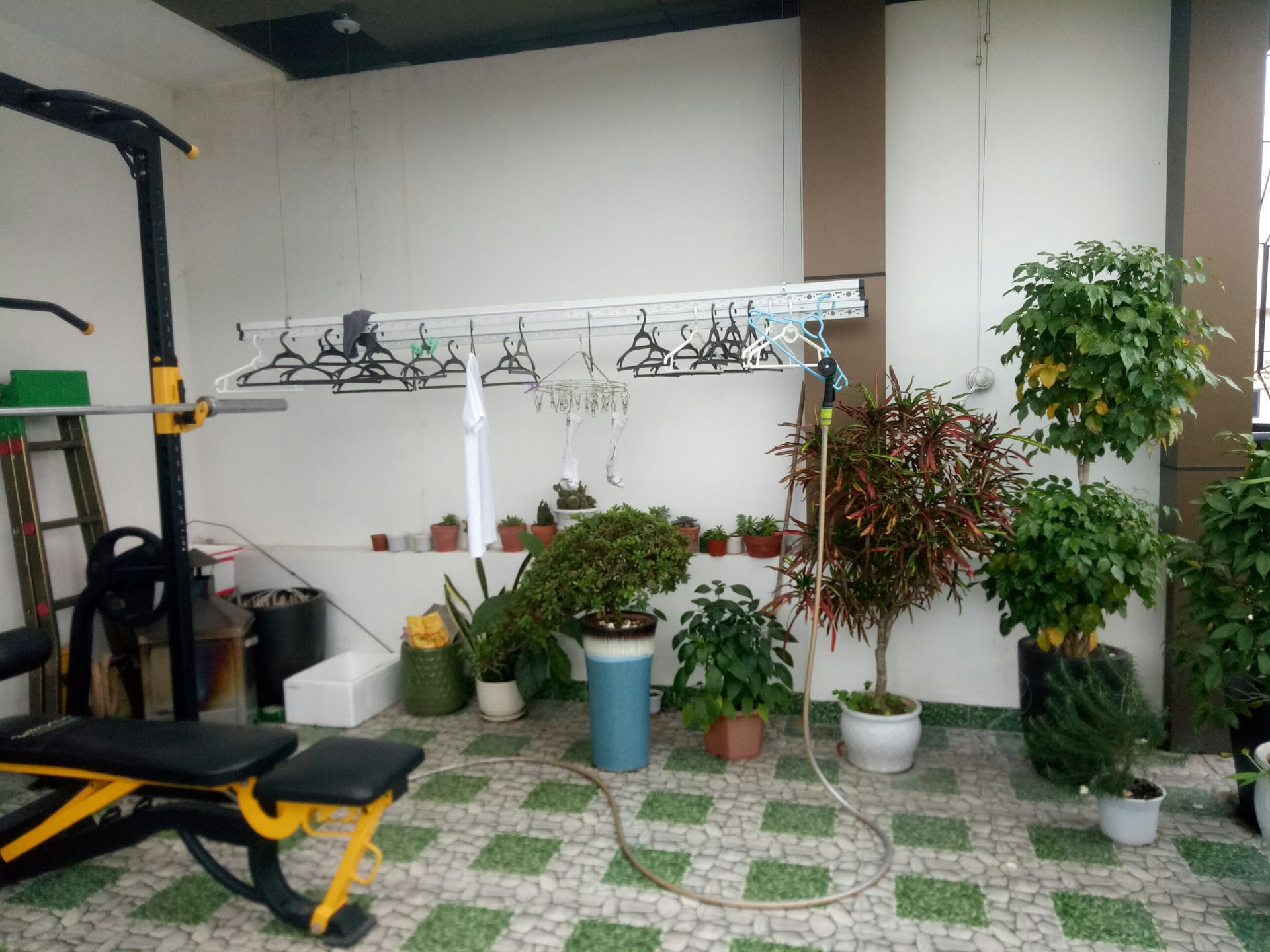 Cần bán nhà khu vực Tây Hồ đường Lạc Long Quân 7 tầng 80m2 giá 16.6 tỷ