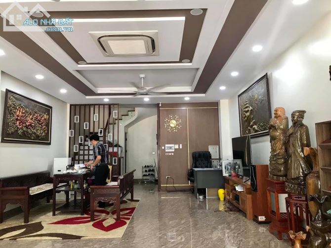 Bán nhà cực đẹp phố Vũ Tông Phan - Thanh Xuân. Ô tô tránh 52m, 5 tầng, chỉ 8.9 tỷ.