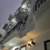 Bán nhà xây mới TT Đông La 4 tầng DT 35m2 sau BX Yên Nghĩa, ô tô đỗ gần nhà, giá chỉ 2,3 tỷ