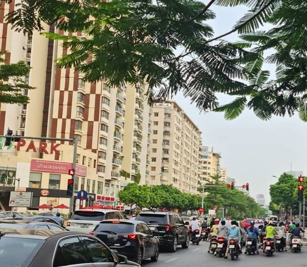 Nhà ĐẸP, lô góc phân lô, sát mặt phố Trung Kính đôi, Ô TÔ 16 chỗ nằm gọn trong nhà, GIÁ RẺ HIẾM CÓ
