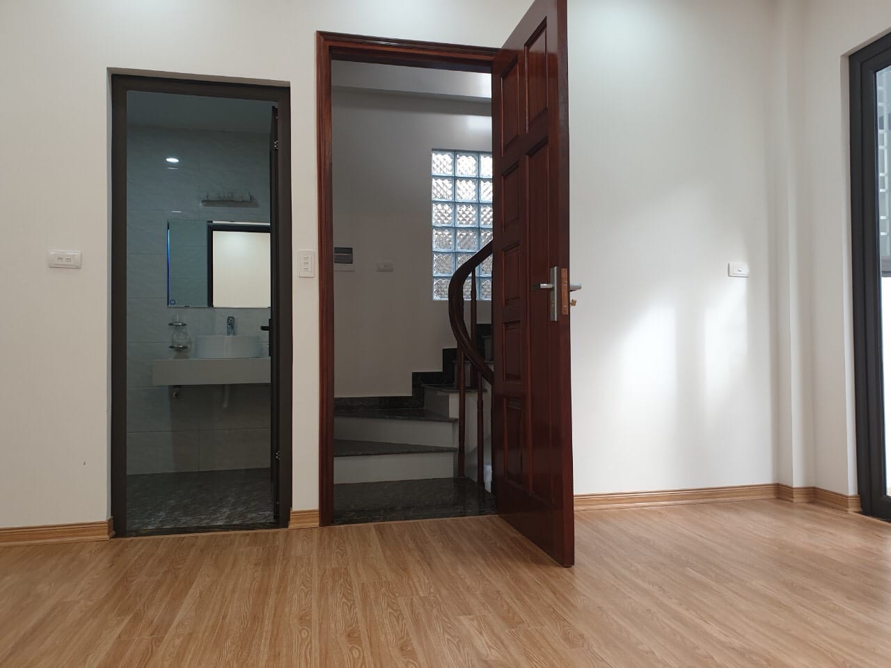 Bán nhà mới đẹp Thái Hà, Đống Đa, NHÀ ĐẸP Ở LUÔN, 40m, 5 tầng, nhỉnh 6 tỷ.