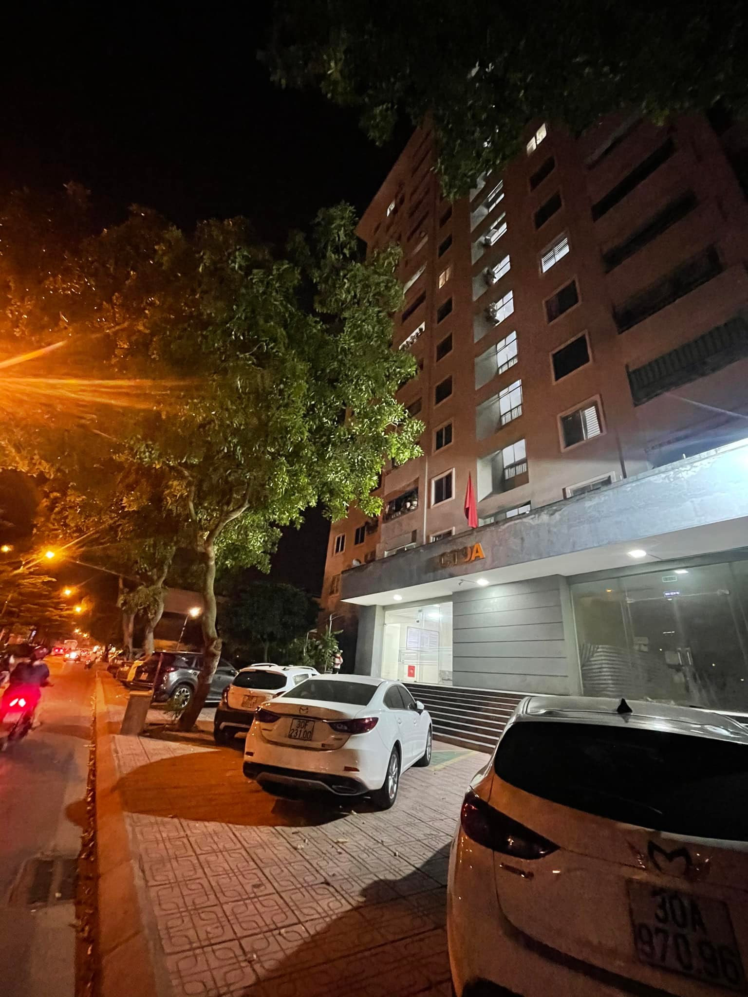 Cần tiền bán gấp căn hộ chung cư CT9A KĐT Việt Hưng Long Biên 74m2, 2PN, sổ cất két 1.78 tỉ