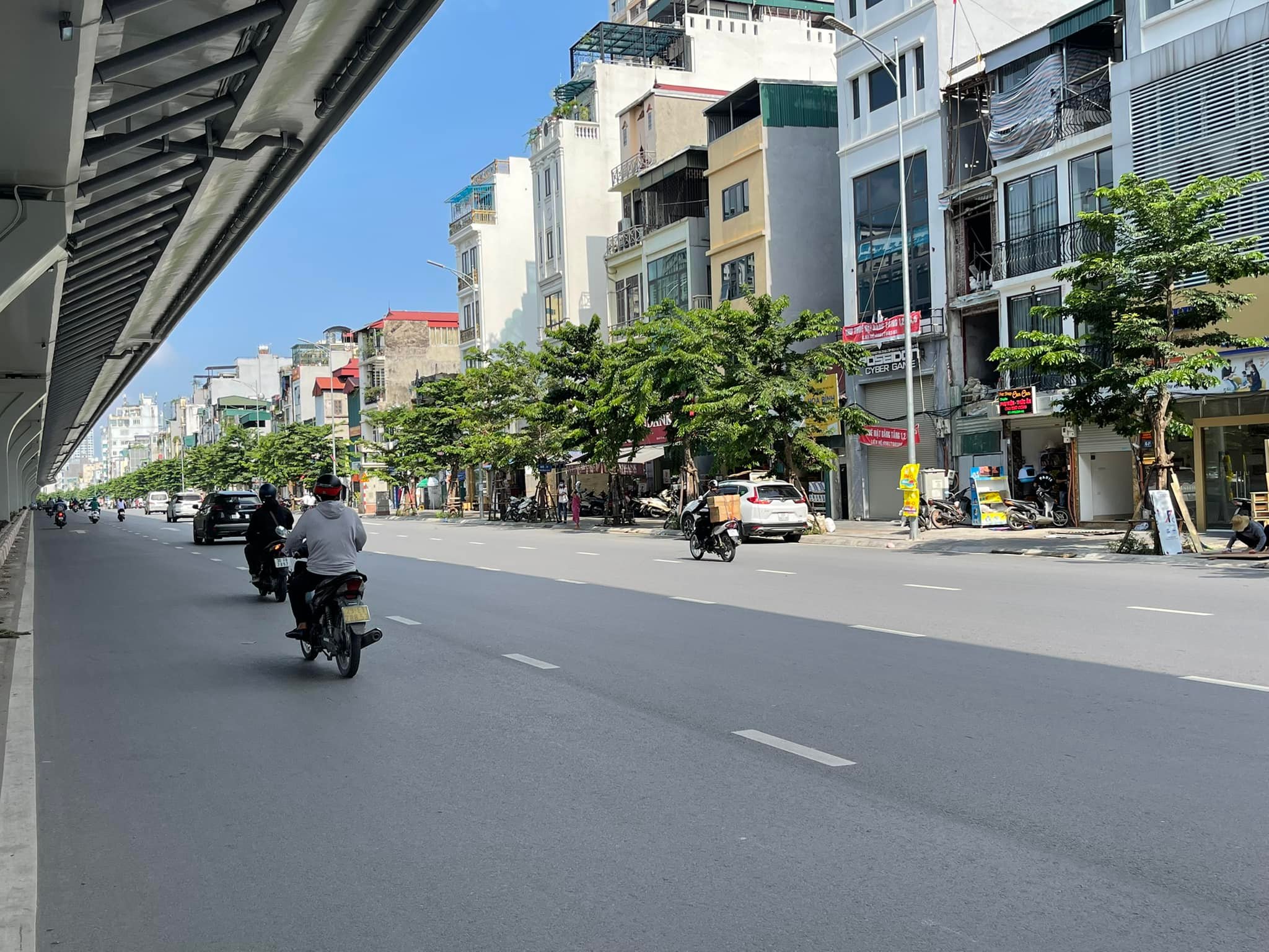 Nhà mặt phố Đại La, gần Chợ Mơ, 270m2, MT 7m, giá 314 triệu/m2