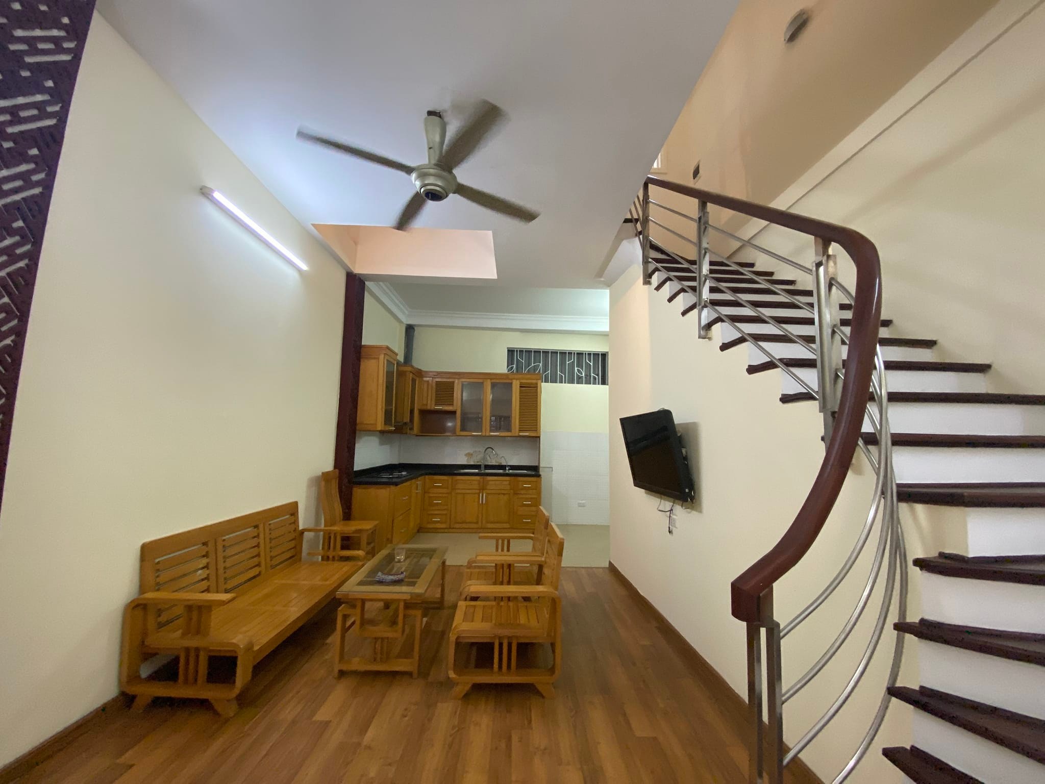 NGUYỄN VĂN TRỖI,NHÀ ĐẸP XÂY THIẾT KẾ HIỆN ĐẠI 25M RA PHỐ.NGÕ THÔNG 5 TẦNG CHỈ 3.9 tỷ