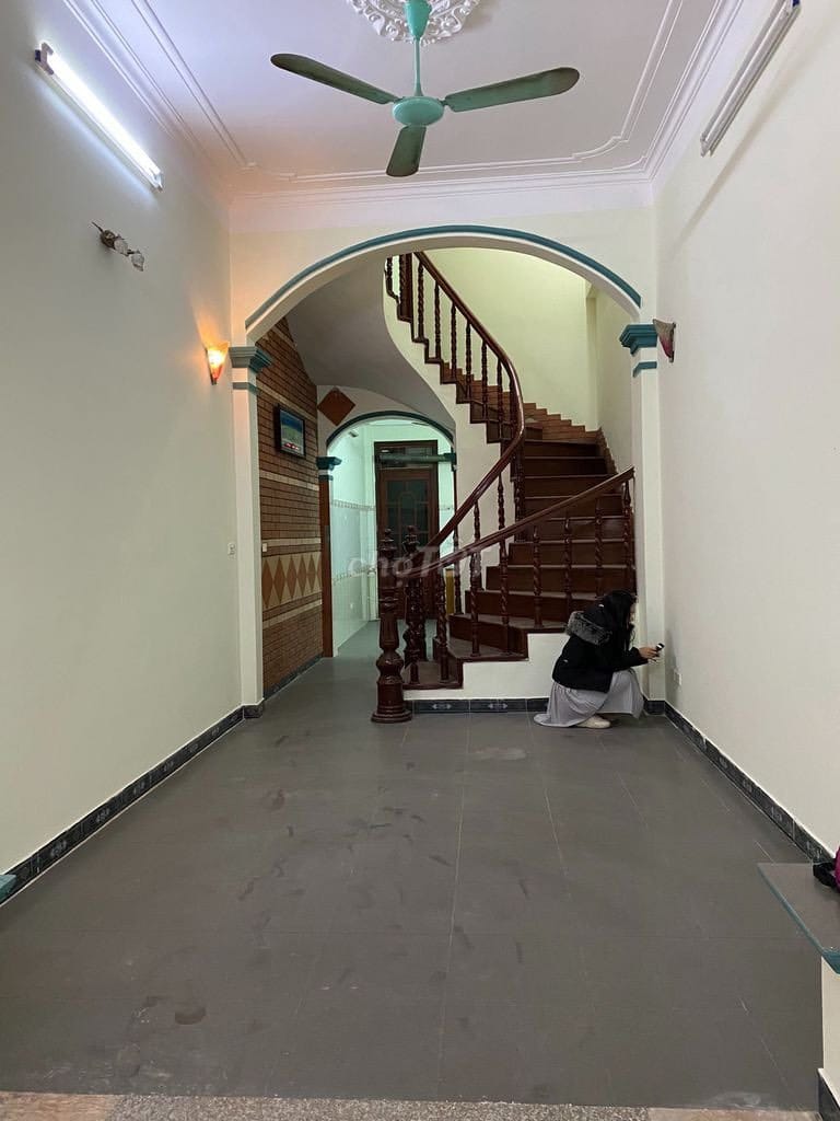 BÁN NHÀ ĐỐNG ĐA, NGÕ Ô TÔ THÔNG, KINH DOANH, NHỈNH 4 TỶ.