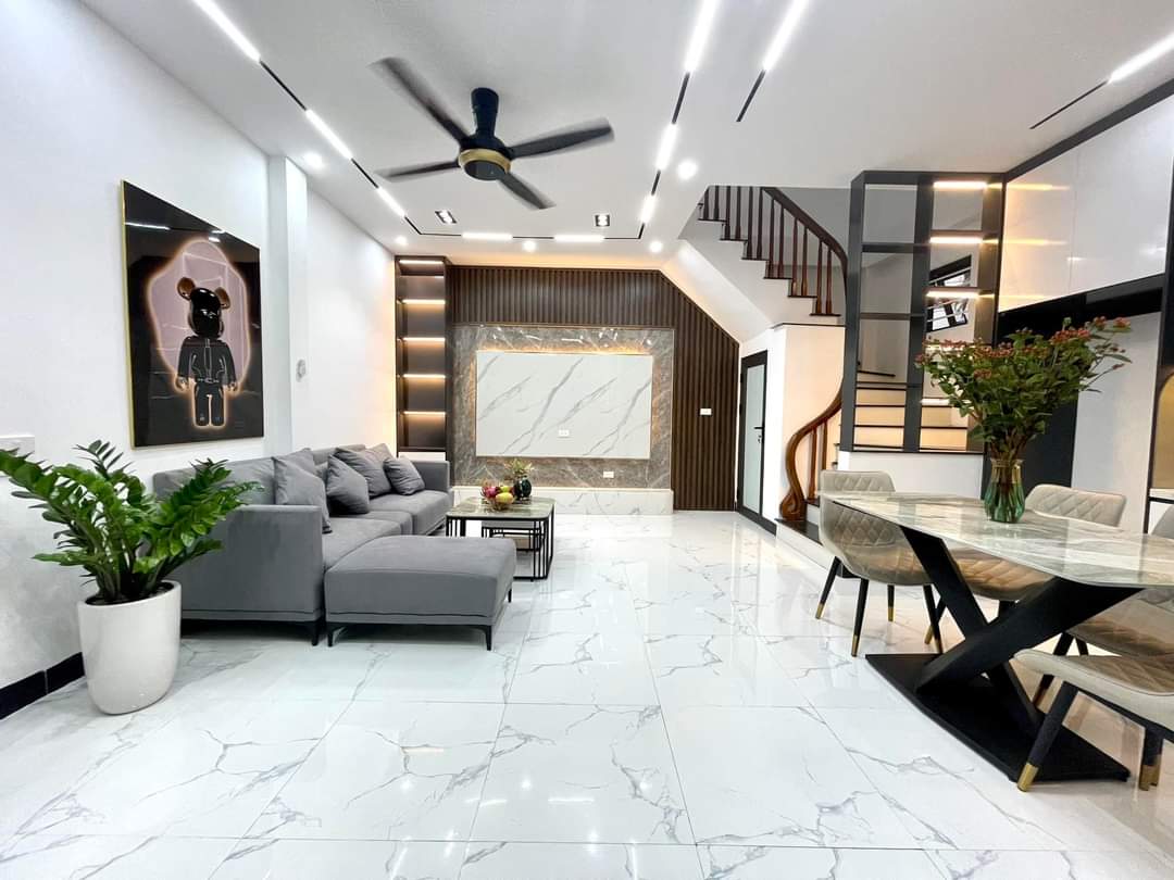 NHÀ ĐẸP NGÕ 211 KHƯƠNG TRUNG 40M2 5 TẦNG MT 5.8M 4.8 TỶ LÔ GÓC, SIÊU ĐẸP TẶNG NỘI THẤT XỊN -