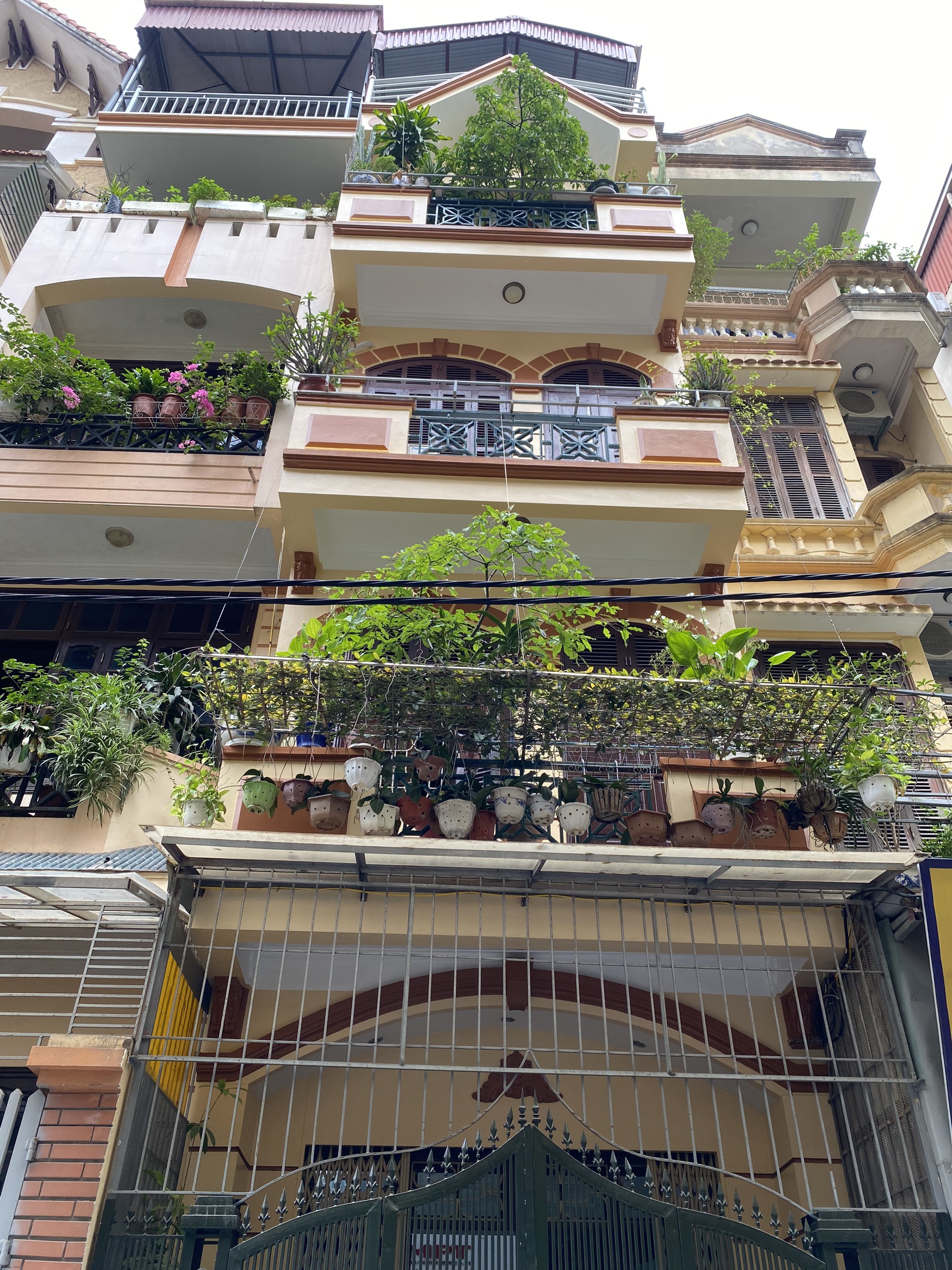 Bán Nhà Phố Hào Nam, Phân Lô, Ô tô, Mặt tiền rộng, kinh doanh_80Mx5T, MT7m_Giá 11 TỶ.