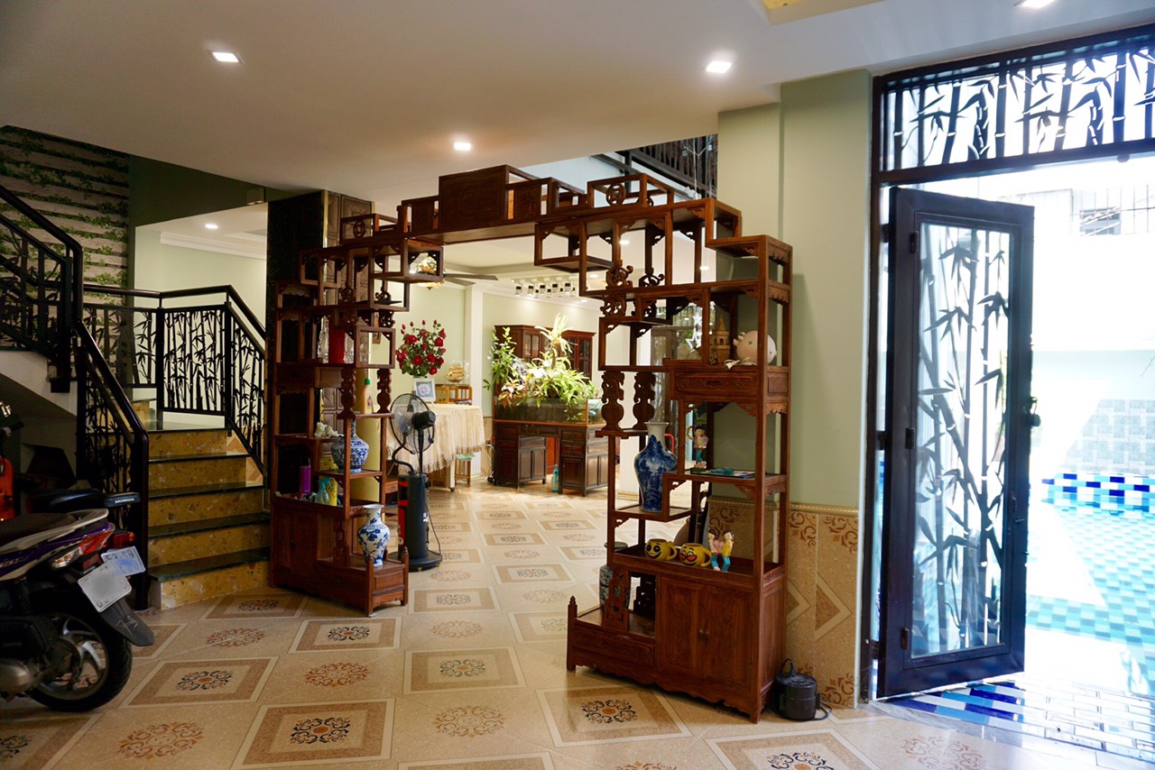 Bán gấp biệt thự đường Nguyễn Trọng Tuyển, DT 9.5x16, 4 tầng, giá 33 tỷ