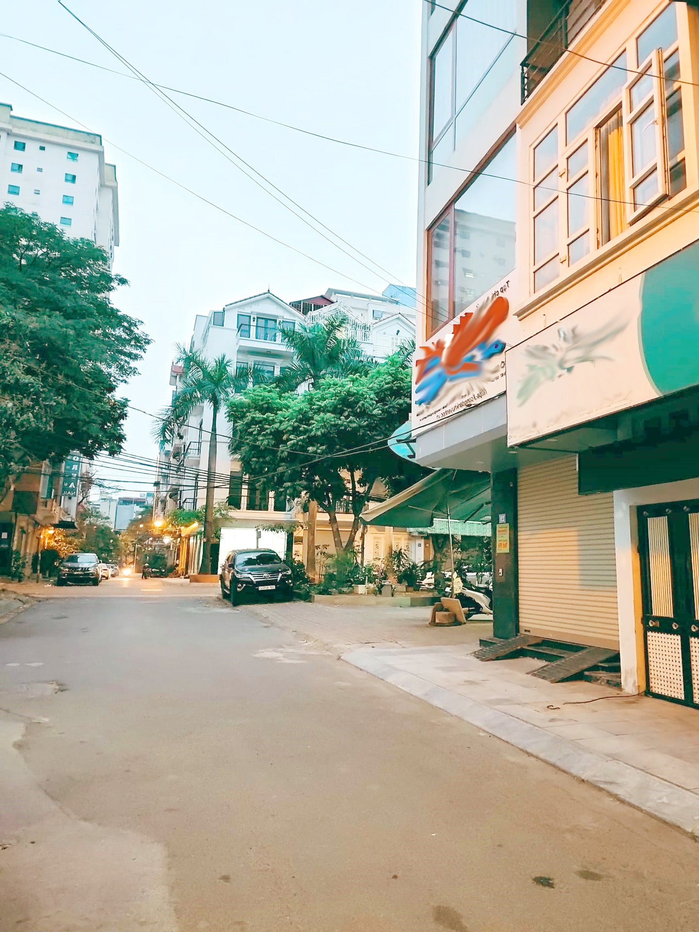 Cần bán nhà Phố Đỗ Quang, Phân Lô, Vỉa hè rộng, Ô tô tránh 12.6 tỷ