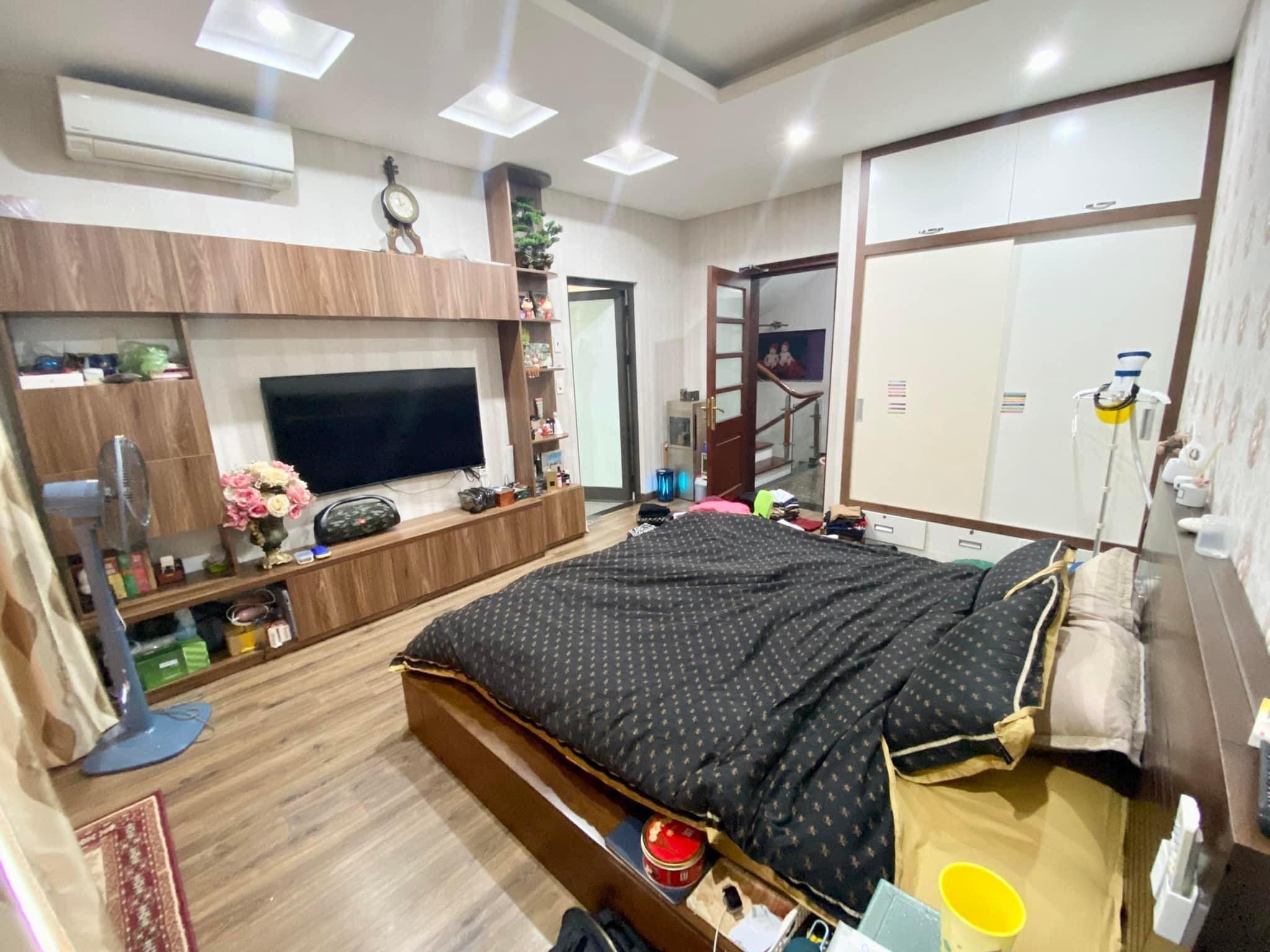 Bán nhà phố Đỗ Quang, Cầu Giấy 56m2, 5 tầng, mt 4.3m. Giá: 15 tỷ