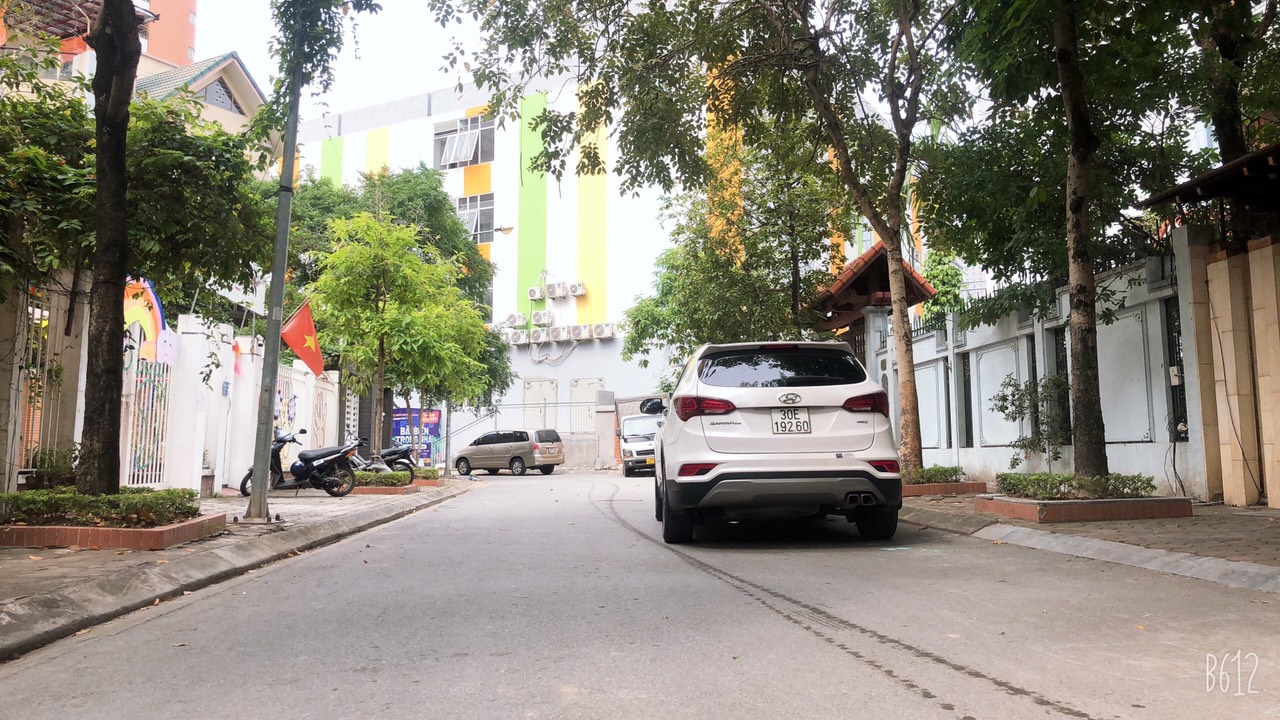 SIÊU BIỆT THỰ TẠI CẦU GIẤY - THANG MÁY - NỘI THẤT ĐẲNG CẤP