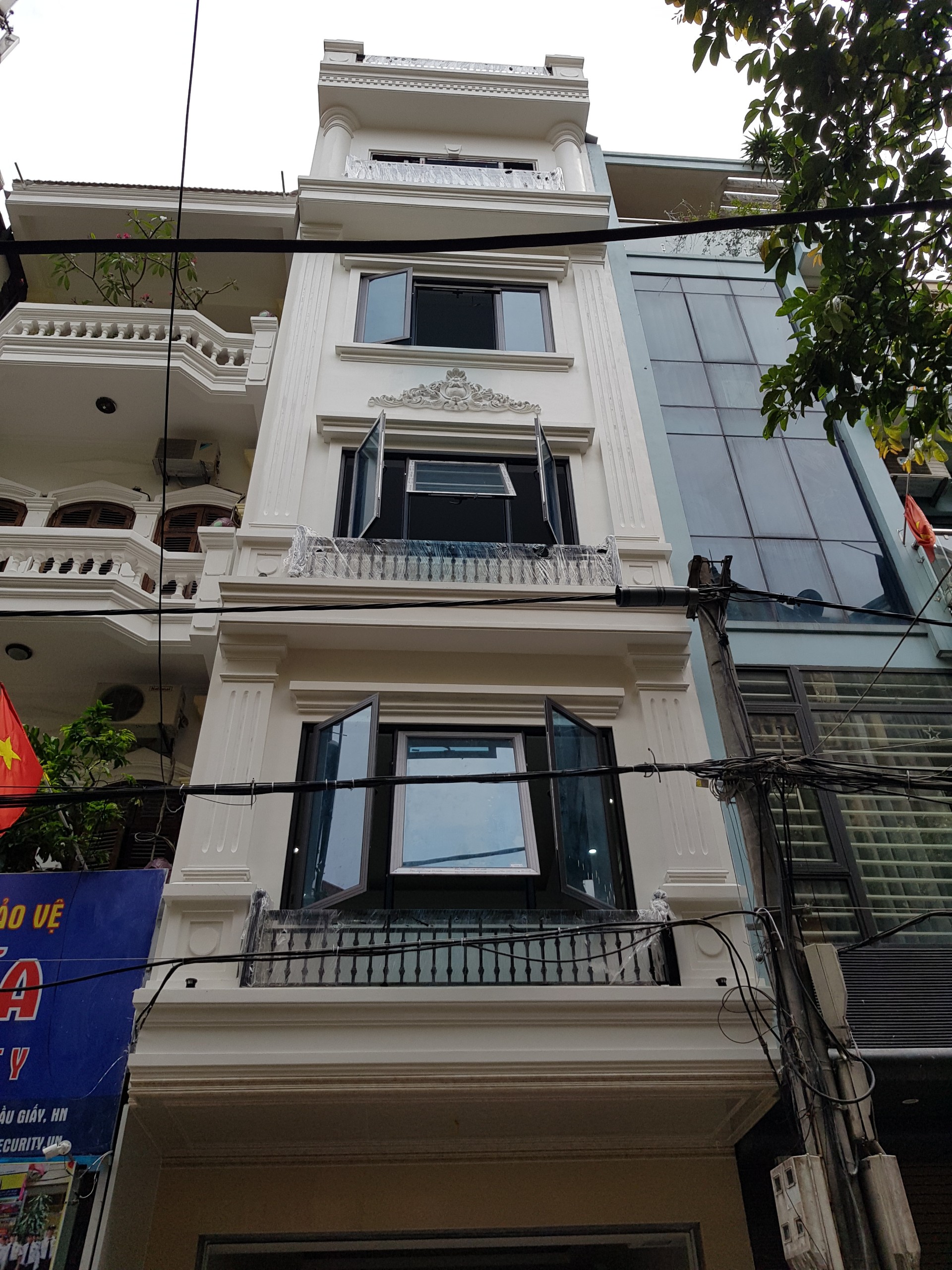 NHÀ PHÂN LÔ VIP CẦU GIẤY – 6 TẦNG THANG MÁY – MỚI HOÀN THIỆN – ĐỘC HIẾM.