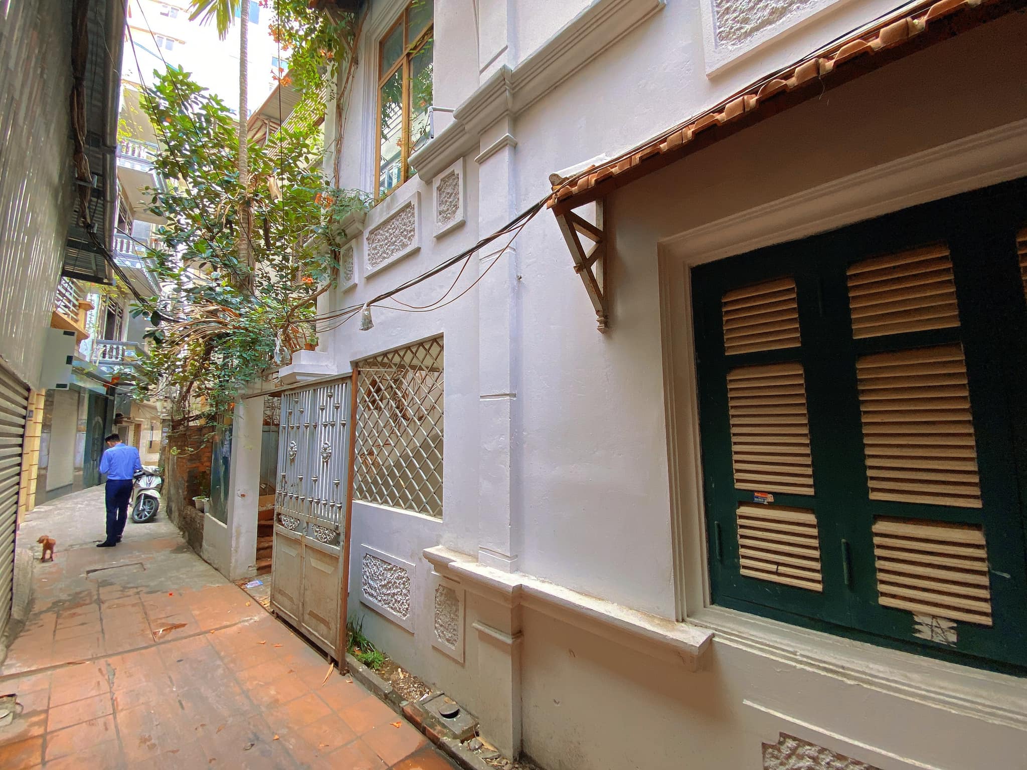 Bán gấp nhà trung tâm Cầu Giấy, diện tích rộng, mặt tiền khủng, cực gần phố