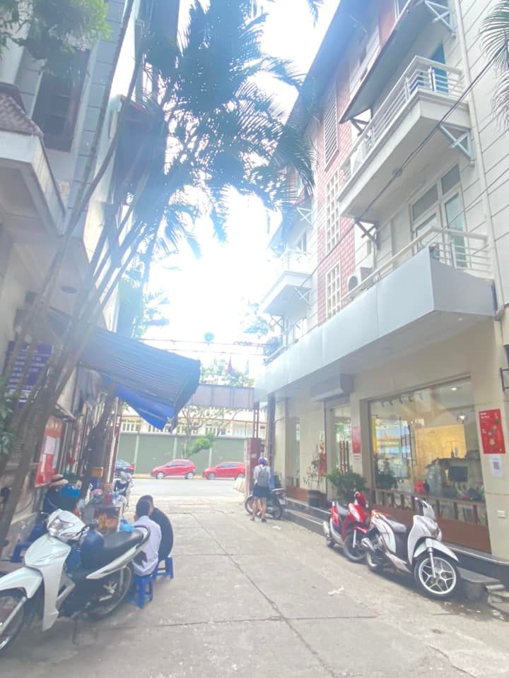 Bán gấp nhà Trần Quốc Hoàn, Cầu Giấy, Lô góc, 1 nhà ra phố, Ô tô đỗ cửa, Kinh doanh sầm uất