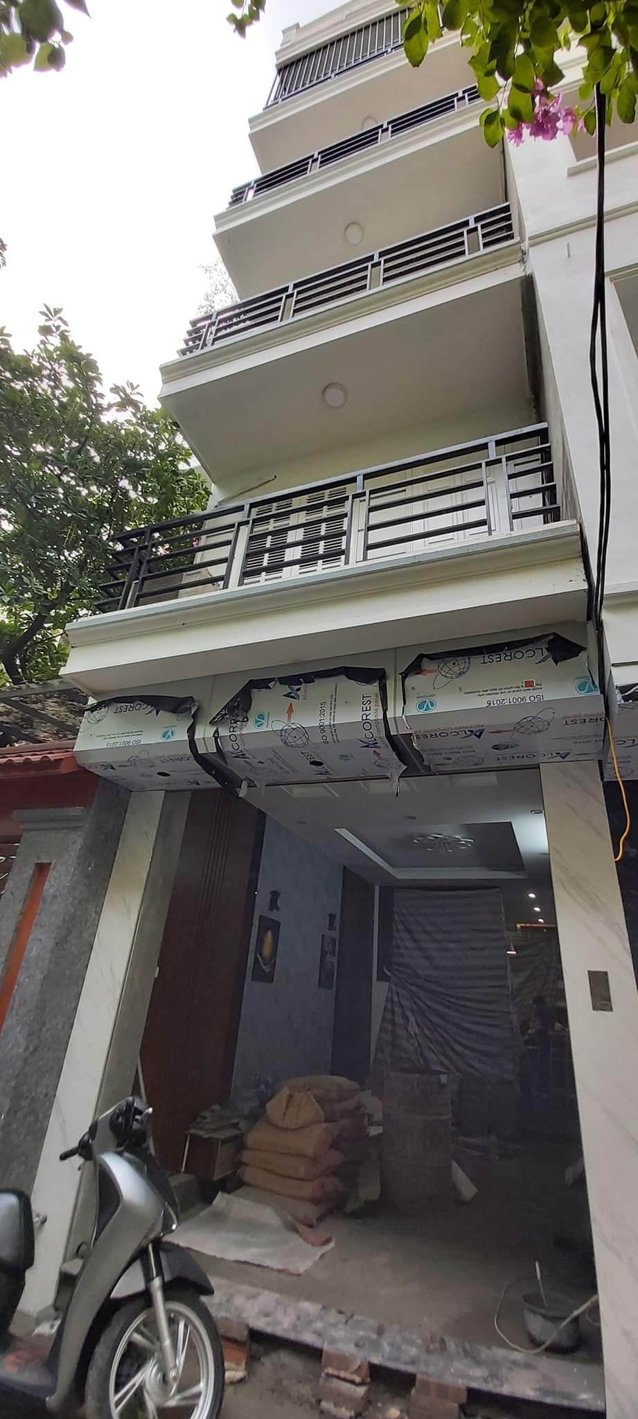 Bán gấp nhà Phùng Chí Kiên, Cầu Giấy, Ô tô đỗ cửa, khu dân trí cao, KD Văn phòng