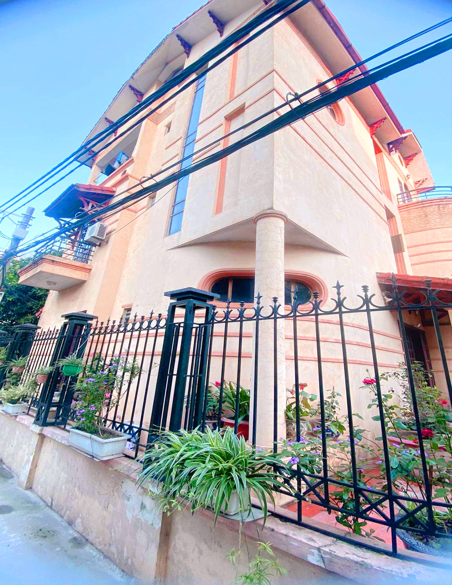 Phố Lạc Long Quân cần bán đất 180m2, MT 16m giá bán 24 tỷ