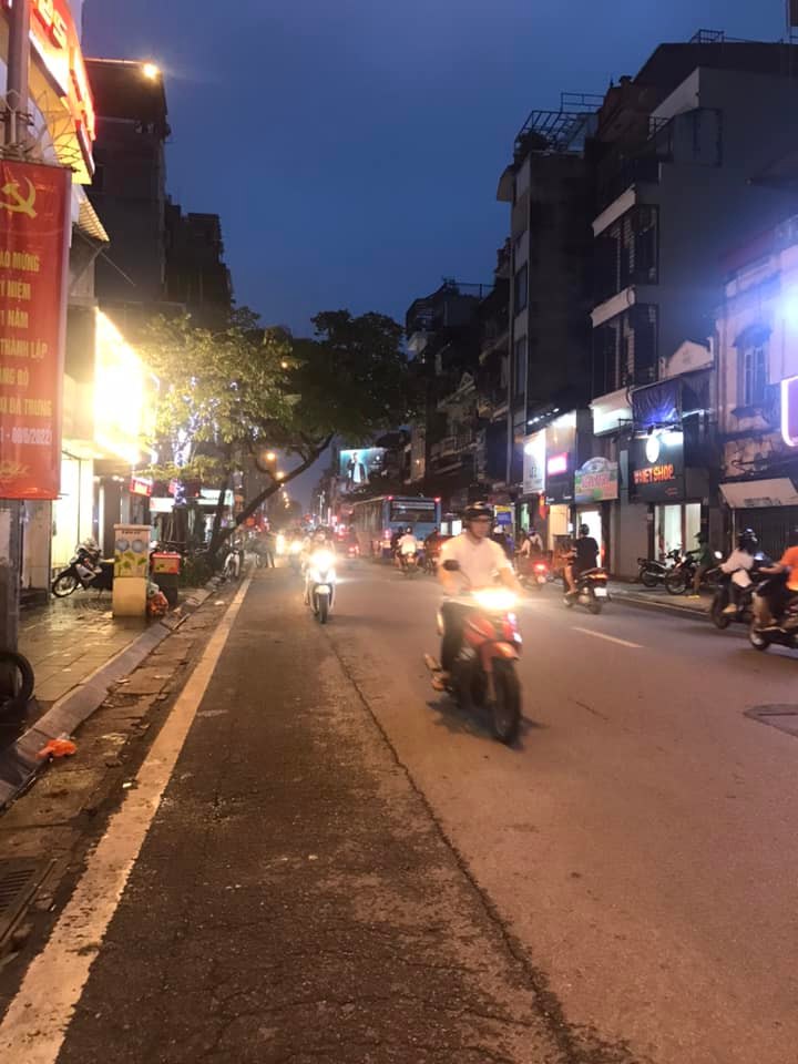 Bán gấp!nhà mặt phố Bạch Mai phố Huế 170m 50 tỷ 3T trung tâm cho thuê 100tr/tháng gần hồ Gươm