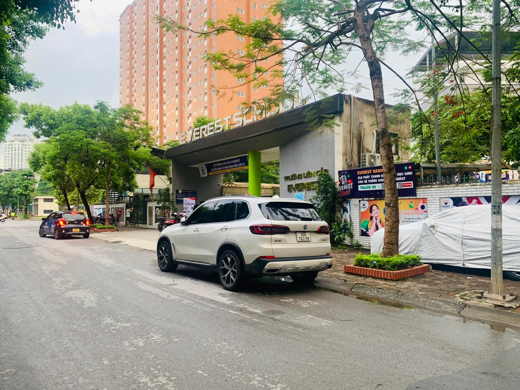 Bán gấp biệt thự VIP KĐTM NGHĨA ĐÔ- BẮC TỪ LIÊM diện tích 326m, 4 tầng, mặt tiền 42m, lô góc 2 mặt phố