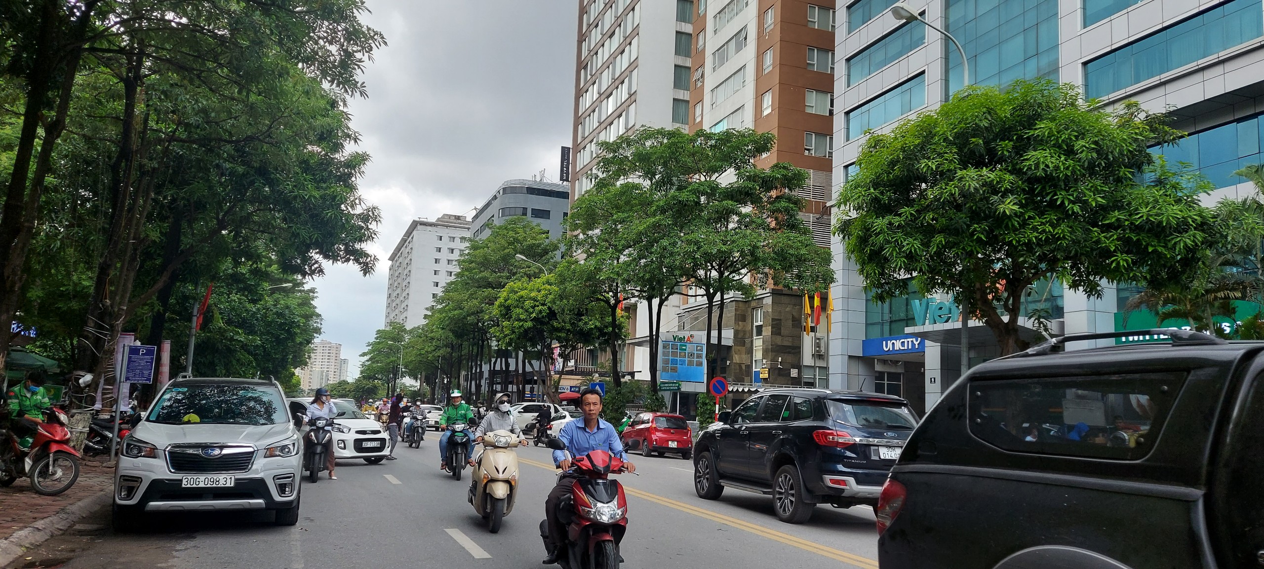 Bán nhà Khu vực Tây Hồ phố Lạc Long Quân, DT: 360m2, MT11 giá 50 tỷ