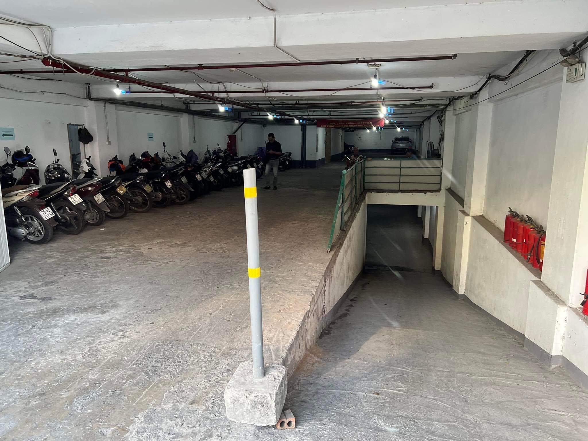 Bán Toà Nhà Mặt Phố 8 Tầng Rộng 600m2 Tại Ngã 5 Ô Chợ Dừa. HĐ Thuê 10 tỷ/năm