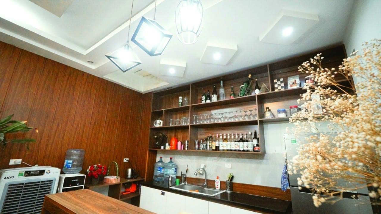 BÁN NHÀ LÔ GÓC, HOÀNG QUỐC VIỆT,CẦU GIẤY DT:70m2, MT:7m, 12TỶ.