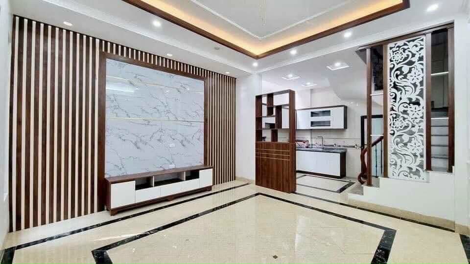 Chính chủ cần bán nhà Láng Hạ Đống Đa 41m2 5 tầng 4m MT 5 tỷ có thương 2miễn TG