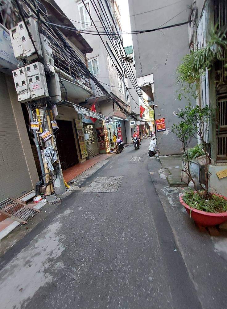 BÁN NHÀ LÊ QUANG ĐẠO NGÕ THÔNG TỨ PHÍA TIỆN ÍCH NGẬP TRÀN