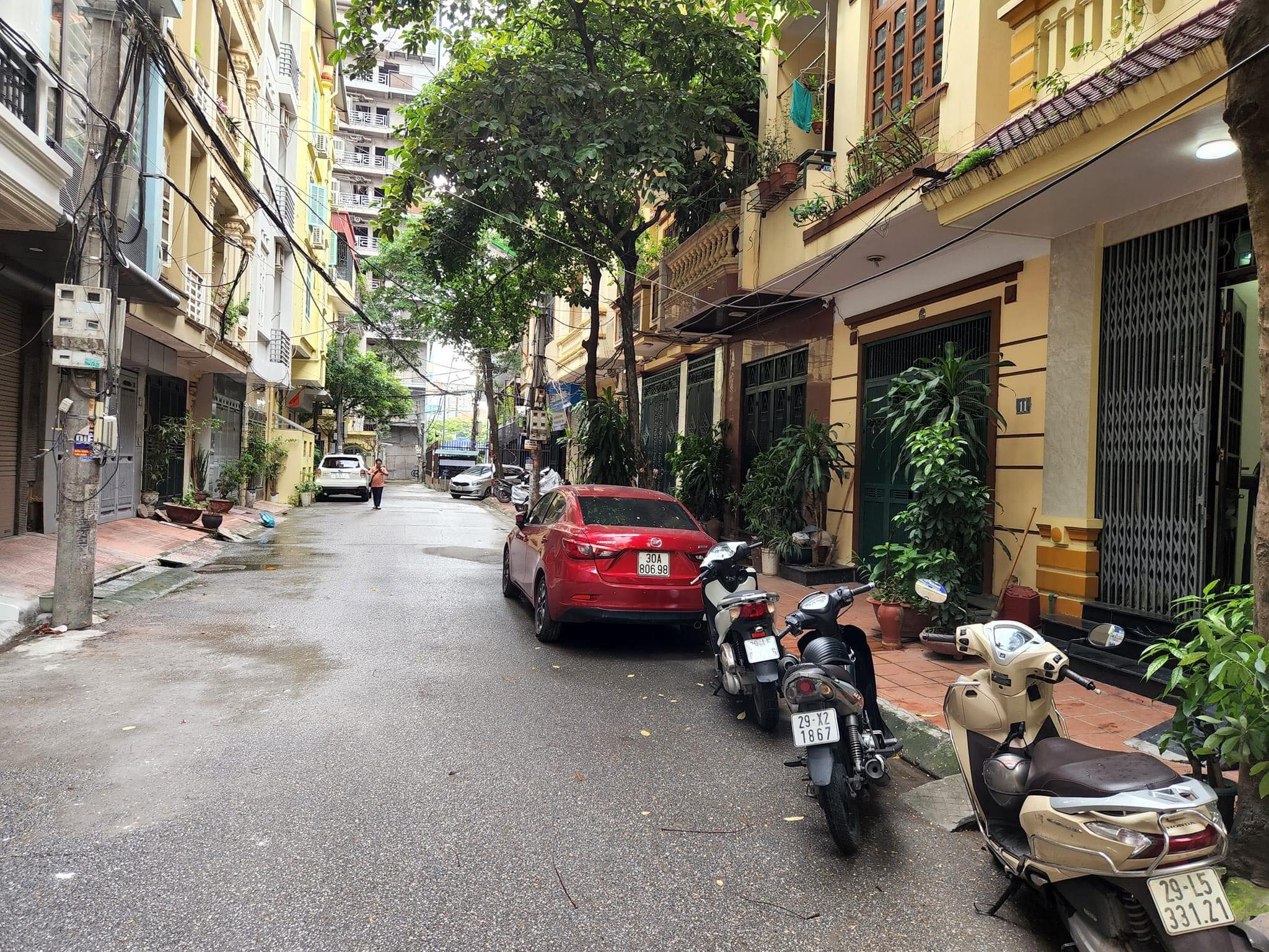 Bán nhà Ngõ 1 Trần Quốc Hoàn phân lô-ô tô tải tránh ttc nhà 51m2,4 tầng , mặt tiền 4,1m giá 12,7 tỷ