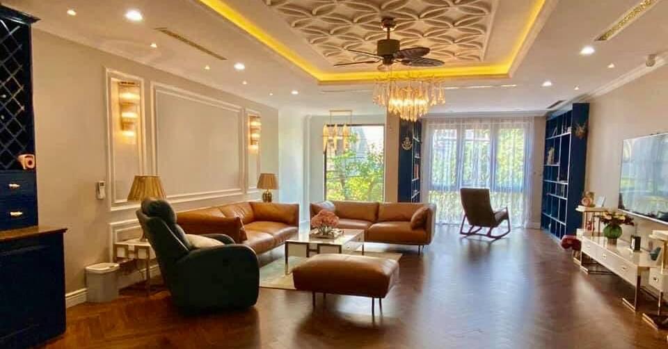 Siêu hiếm. Bán nhà Văn Cao, Ba Đình, VỊ TRÍ ĐẸP, 45m, 5 tầng, MT 4.5m, 6 tỷ hơn