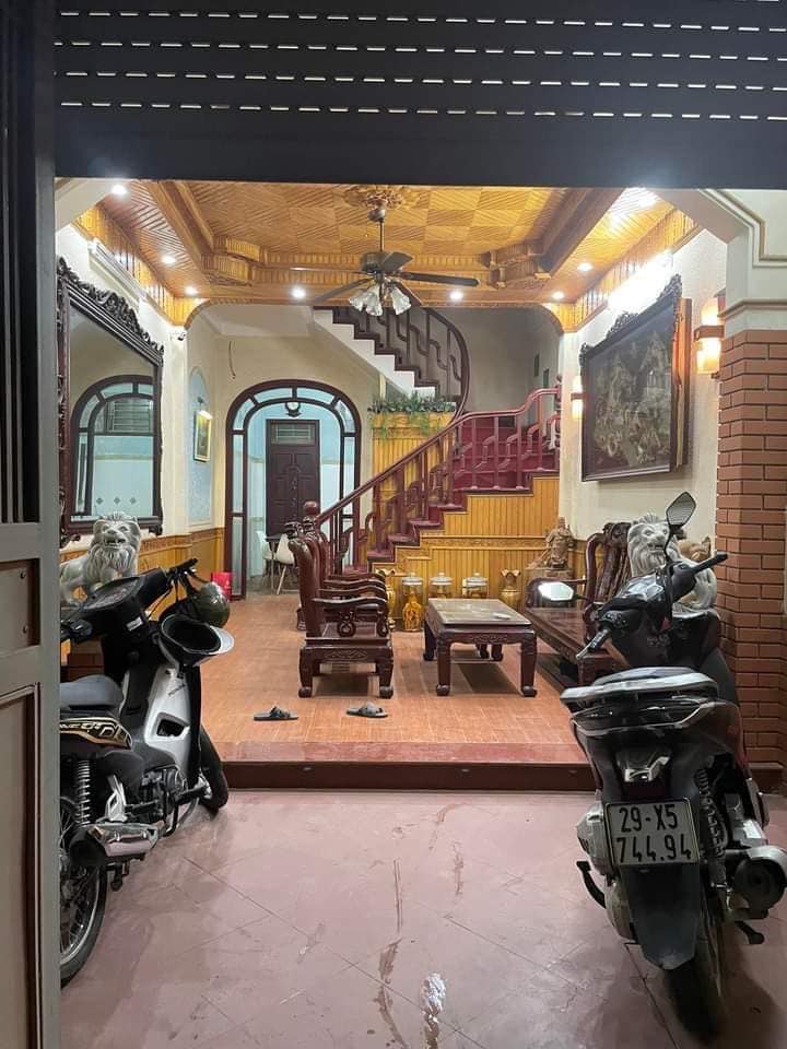 Cô Thôn Nữ Bán Nhà Đẹp Nhất ngõ Văn Hương Quận Đống Đa DT 55m2 x 4 tầng , mt 4 m2 Giá 6.1 tỷ