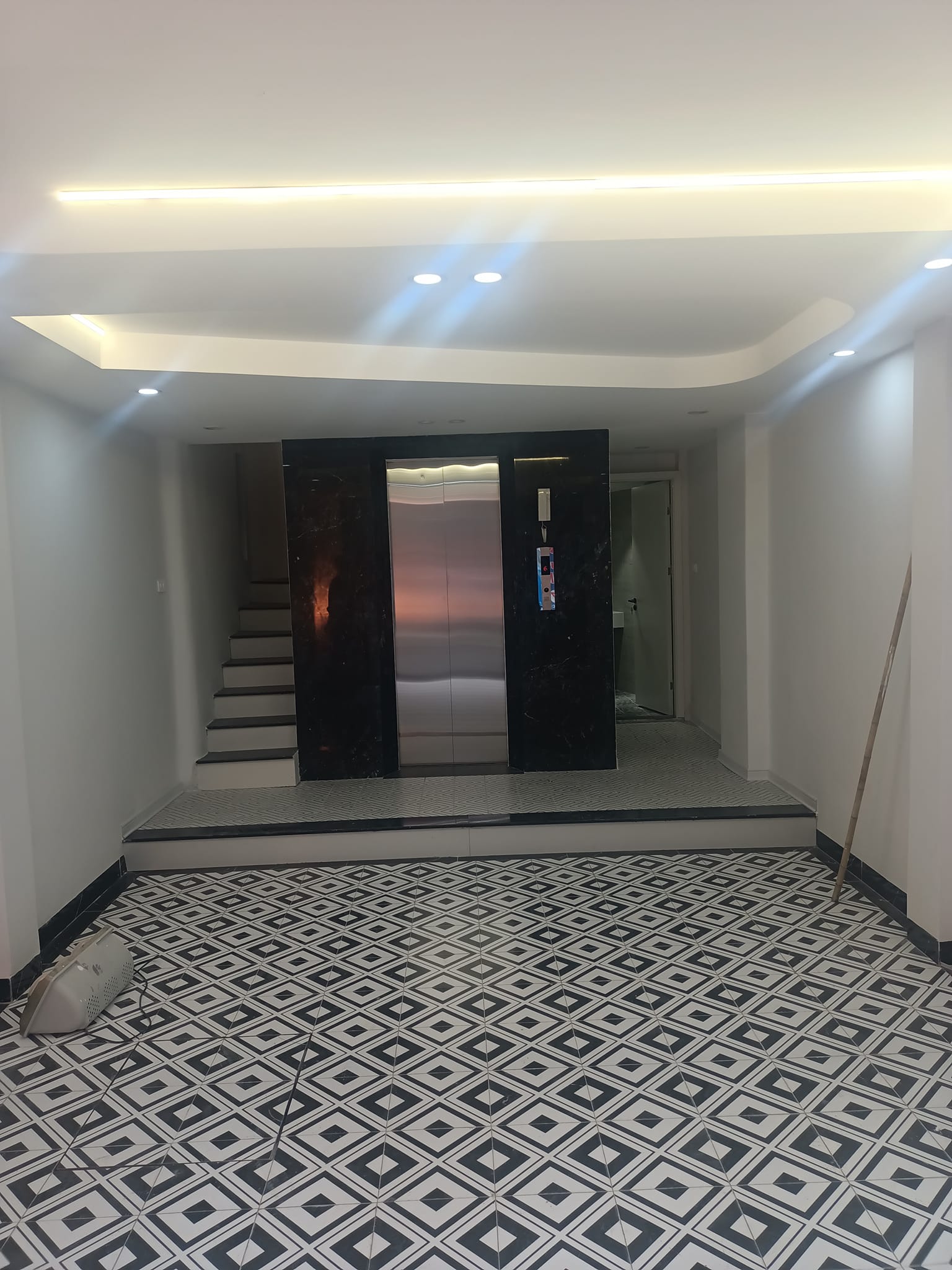 BÁN NHÀ MẶT PHỐ HOÀNG NGÂN- CẦU GIẤY PHÂN LÔ, 7 TẦNG THANG MÁY, 15 TỶ 5