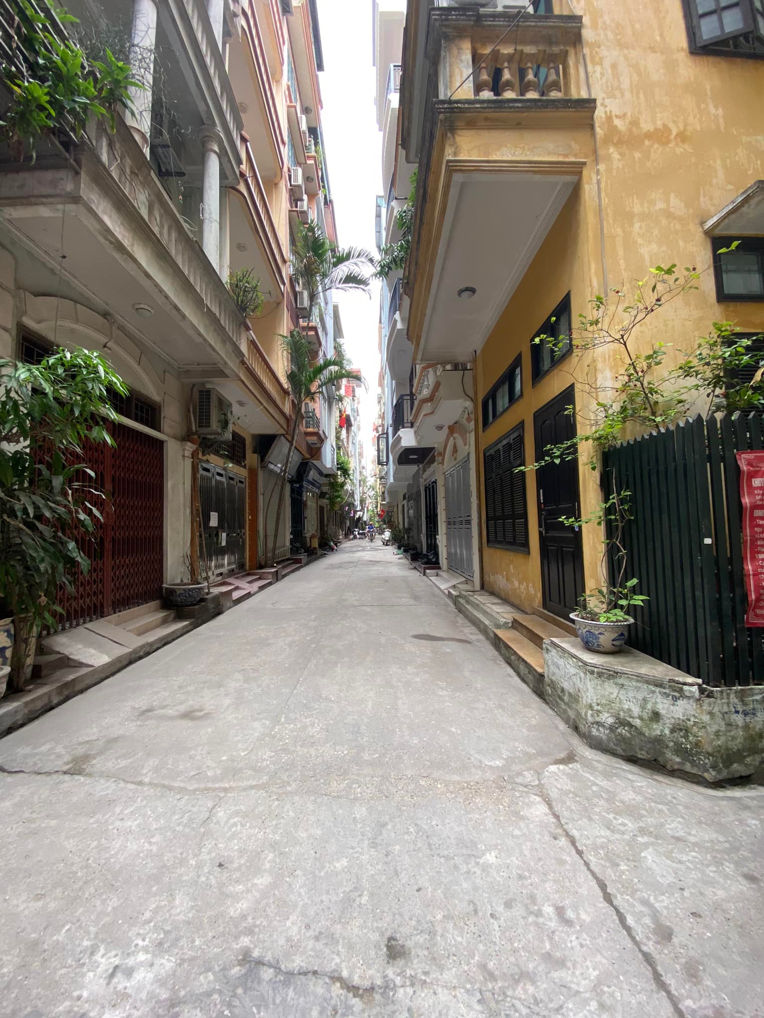 Bán nhà đẹp Trần Quốc Hoàn Cầu Giấy diện tích 42m- 4 tầng- lô góc- kinh doanh giá 11.9 tỷ