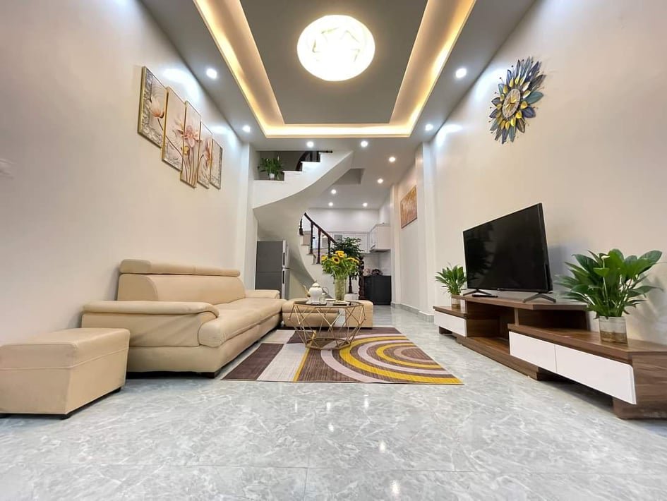 Bán nhà phố Hoàng Cầu, Đống Đa 52m, 4 tầng, mt 4.5m. Giá: 12 tỷ