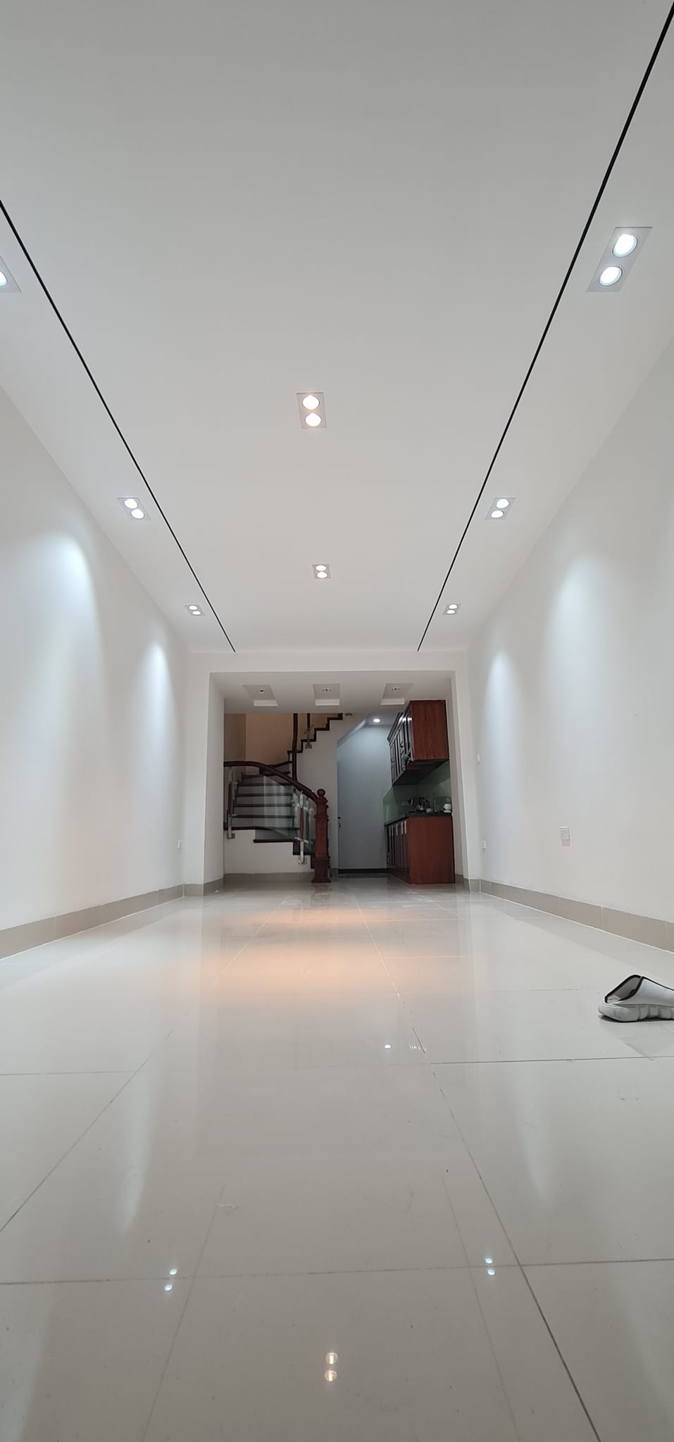 Bán nhà phố Thái Hà, ngõ thông, sổ vuông đét, có gara ô tô, cho thuê kinh doanh