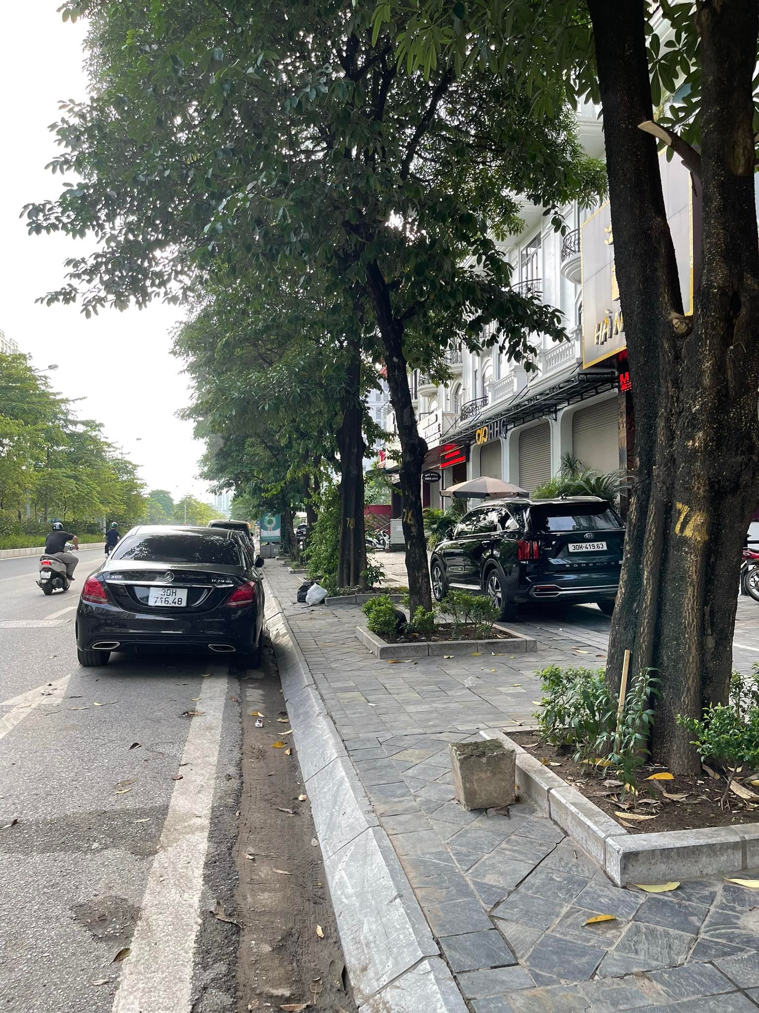 Bán nhà mặt phố TÔN THẤT THUYẾT- CẦU GIẤY diện tích 120m2, 6 tầng, mặt tiền 5.5m, vỉa hè 10m, kinh doanh bất chấp