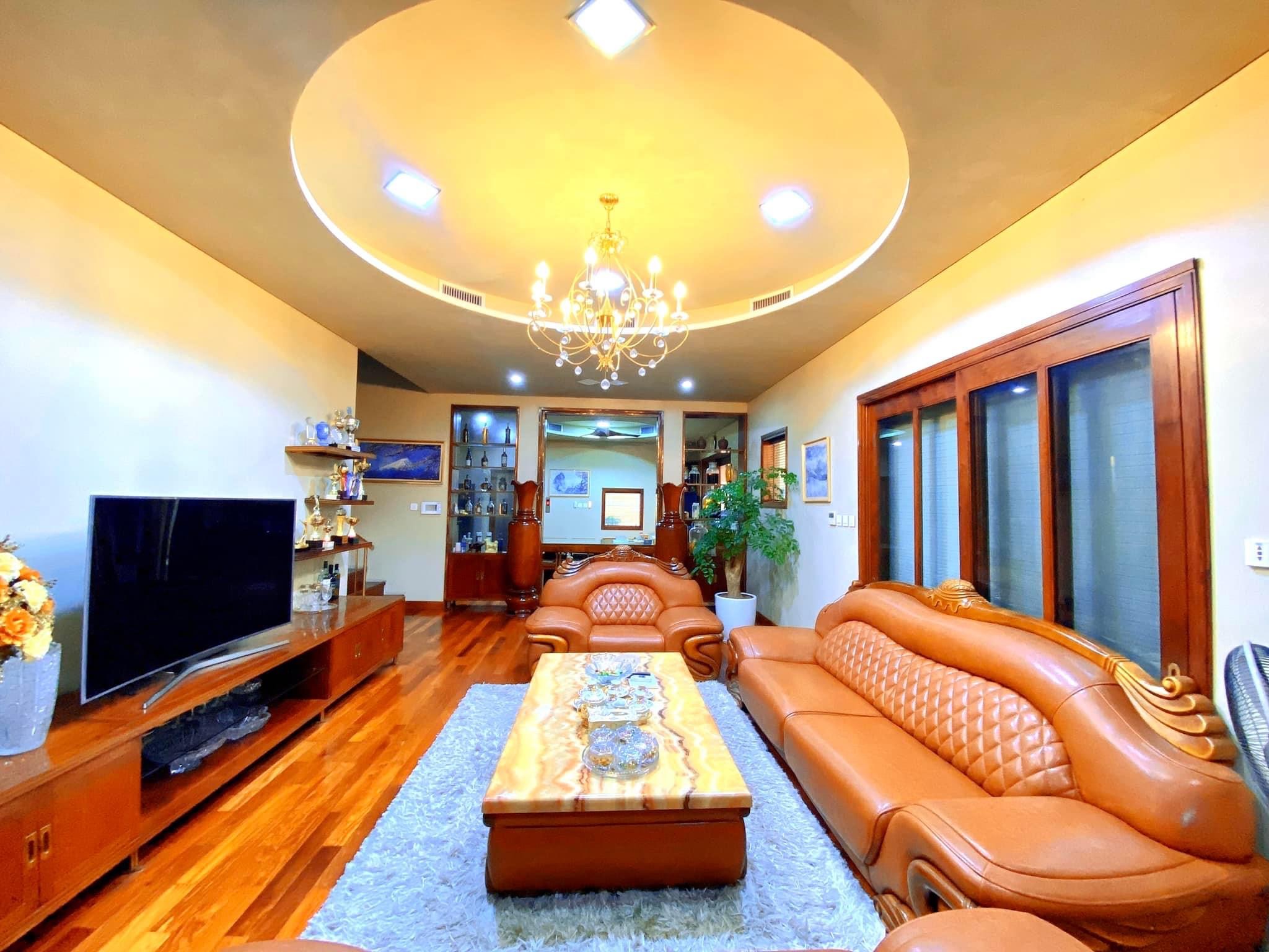 Bán Biệt Thự KĐT Mới Nghĩa Đô Nội Thất Dát Vàng. 300m2, Full Nội Thất, Thang Máy