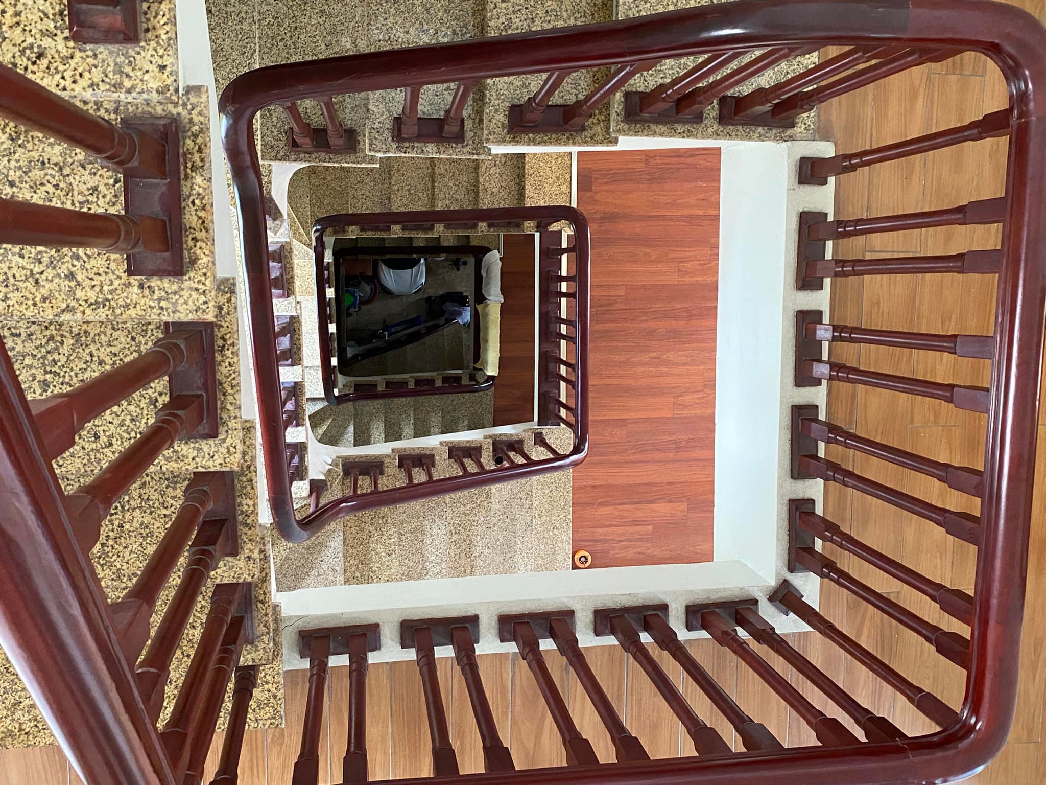 NHÀ ĐẸP Ở NGAY-ÔTÔ ĐỔ CỬA-3 THOÁNG-TIỆN ÍCH-102M 6xTỶ-XUÂN ĐỖ LONG BIÊN