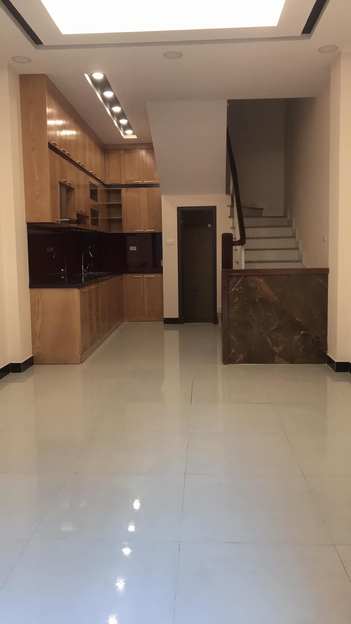 Nhà mới đẹp Phú Diễn 36m2x4T, MT 3m6, ngõ thông sát ô tô, gần chợ gần hồ, 4.09 tỷ