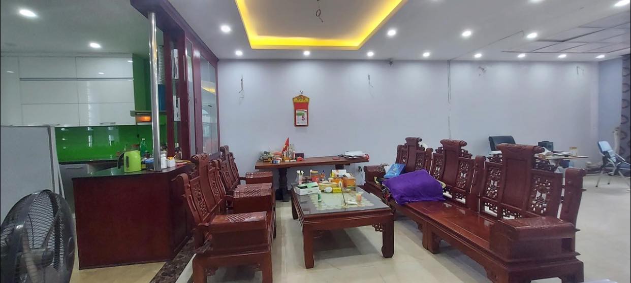 Siêu phẩm Dịch Vọng, Cầu Giấy, Mặt tiền lớn, 4 chỗ vào nhà, Thang máy, TT quận, 19 tỷ