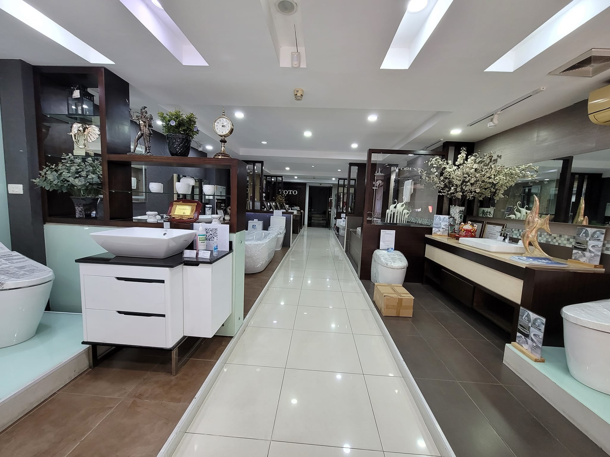 BÁN NHÀ ĐỐNG ĐA, MẶT PHỐ VIP, VỈA HÈ SIÊU RỘNG, KINH DOANH ĐỈNH CAO.