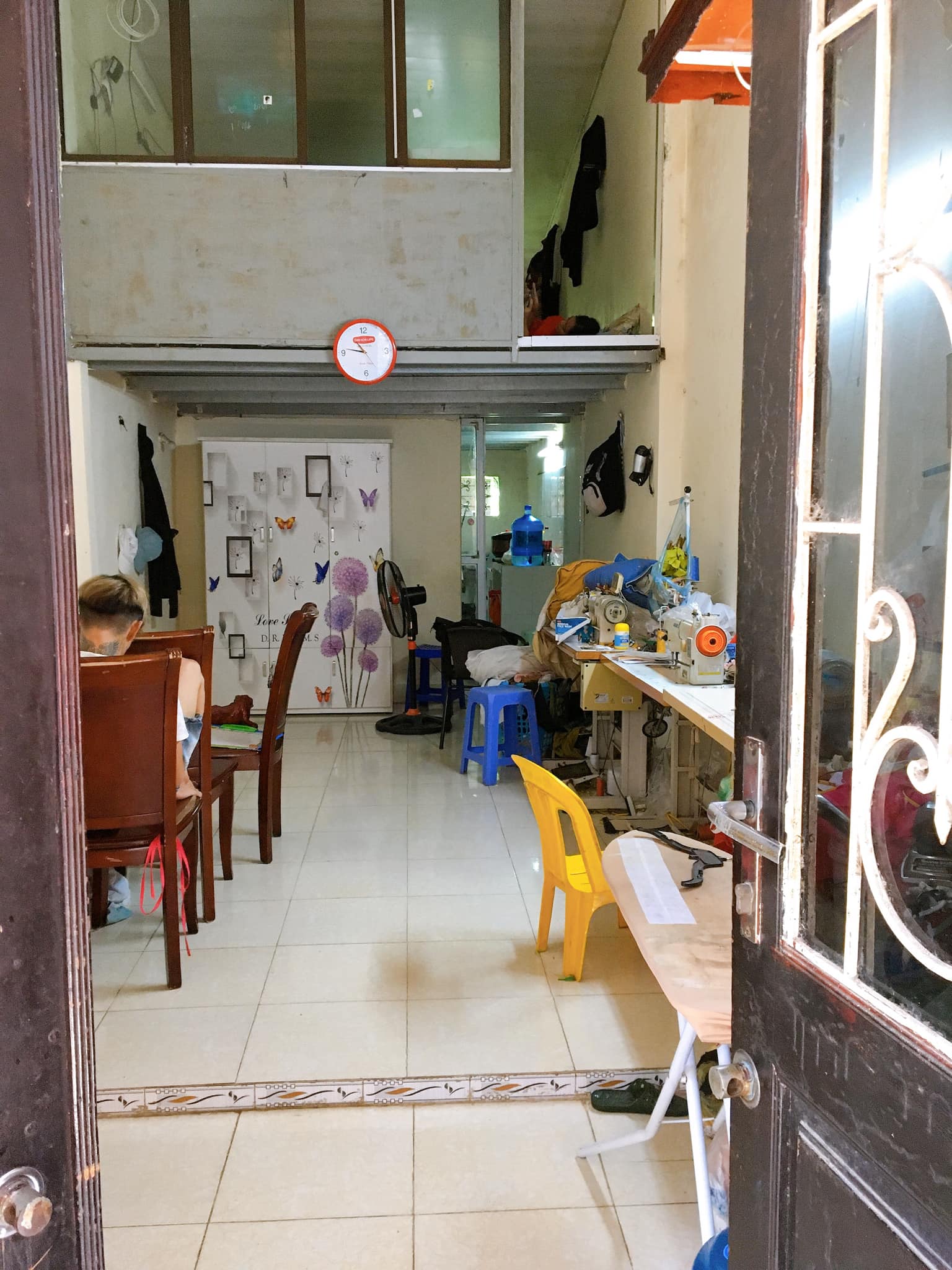 HƠN 2 TỶ, Ô TÔ ĐỖ CỬA, 35M2, SỔ ĐỎ HOA HẬU Ở GIÁP NHỊ, HOÀNG MAI