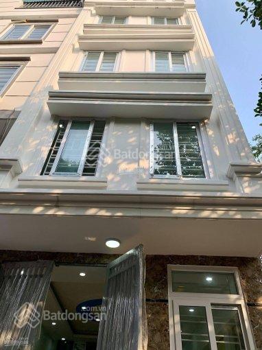 Bán nhà trung tâm Dương Nội 5 tầng DT 35m2 giá 2,5 tỷ, lô góc 2 mặt thoáng ôtô đỗ gần