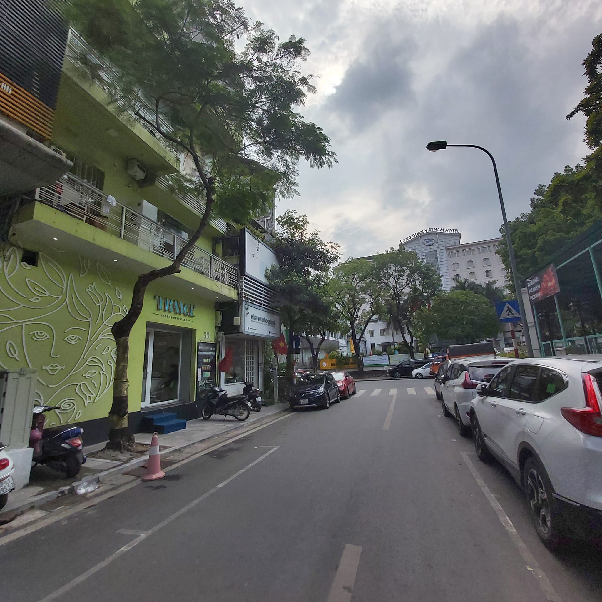 Bán nhà C4 Mặt tiền 8.5m đường Xuân La 300m2 giá 350triệu/m Lh 0386380199