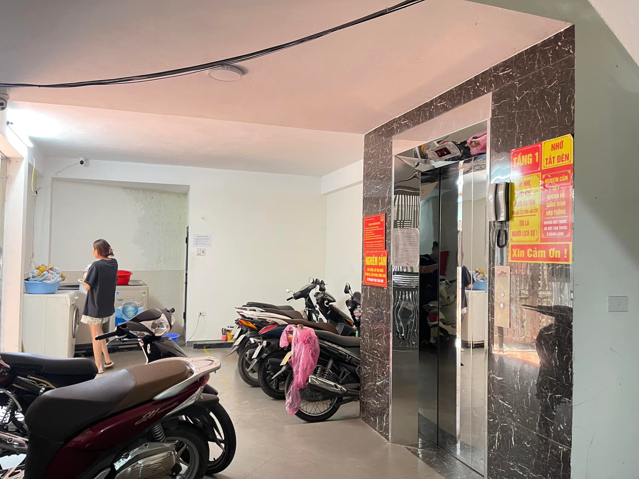 BÁN NHÀ TRUNG KÍNH- HÀNG HIẾM- DÒNG TIỀN ĐỈNH- SIÊU PHẨM CCMN- CĂN HỘ DỊCH VỤ.